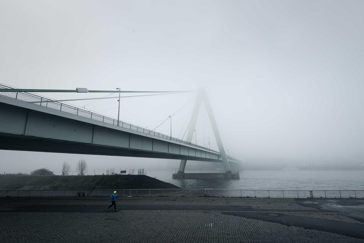 警方通报残疾夫妇与商贩冲突相关新闻配图