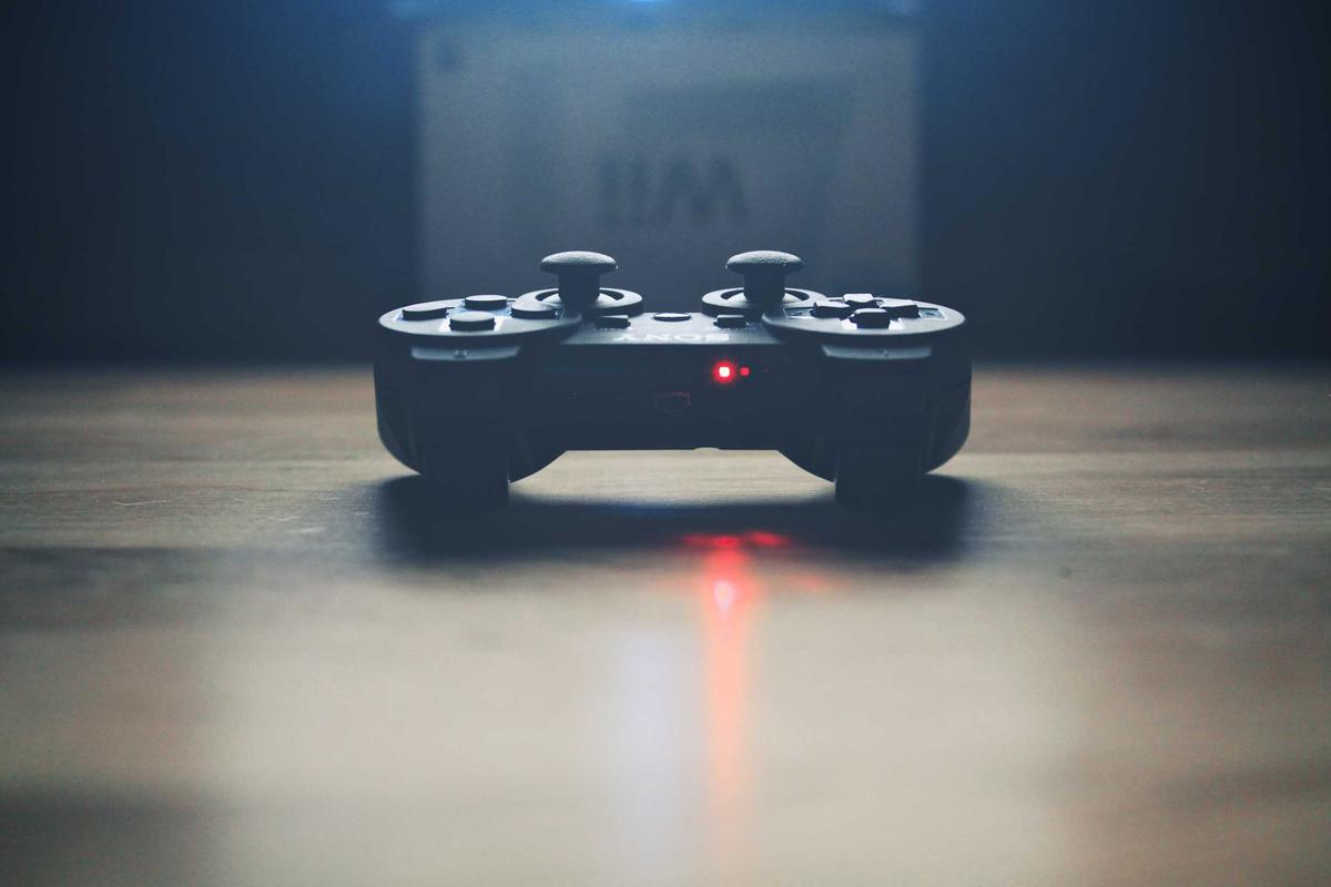 大模型应用科技新闻封面：数字化能力成为基础设施